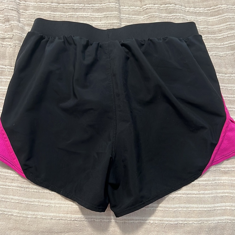 Underarmor Shorts - Picture 2 of 4